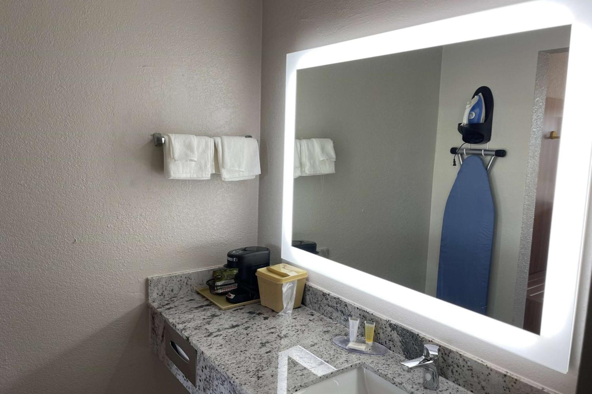 Days-Inn By Wyndham Montgomery I-85 Esterno foto